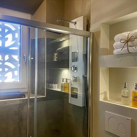 Signature Design & Panoramic Views Apartament *