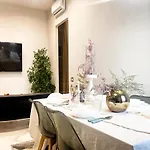 Charming Chic Design *