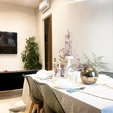 Charming Chic Design *