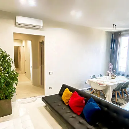 Apartament Charming Chic Design *